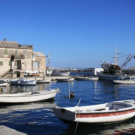 Apartment Apartment In Kastel Stafilic With Balcony, Air Conditioning, W-Lan 3784-7 *